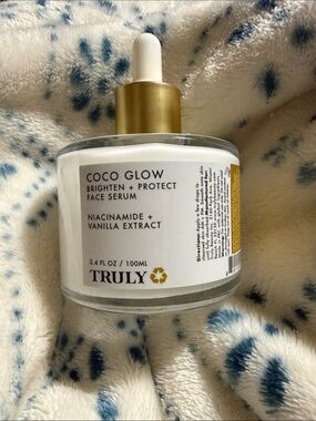 TRULY Coco Glow Brighten + Protect Face Serum